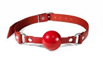 Кляп силиконовый Feral Feelings Silicon Ball Gag Red/Red, красный ремень, красный шарик фото и описание