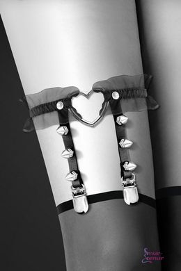 Гартер на ногу Bijoux Pour Toi - WITH HEART AND SPIKES Black, сексуальная подвязка с сердечком фото и описание