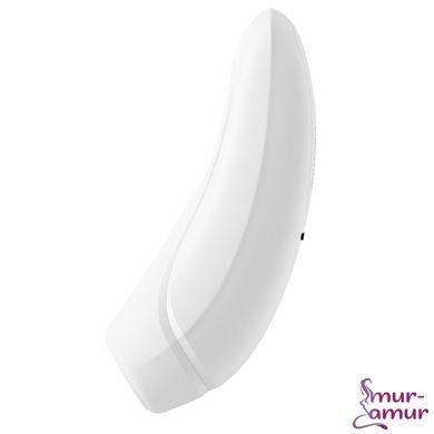 Вакуумный клиторальный стимулятор Satisfyer Curvy 1+ White с управлением через интернет фото и описание