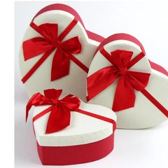 Новорічна подарункова коробка "Біле серце" (маленька) фото і опис